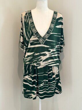BCBG Max Azria Short Sleeve V Neck Green and Ivory Paintbrush Dress‎